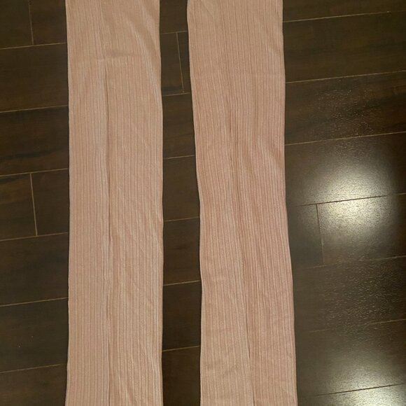 Chic Ribbed Leg Warmers in Soft Pink - Picture 3 of 4